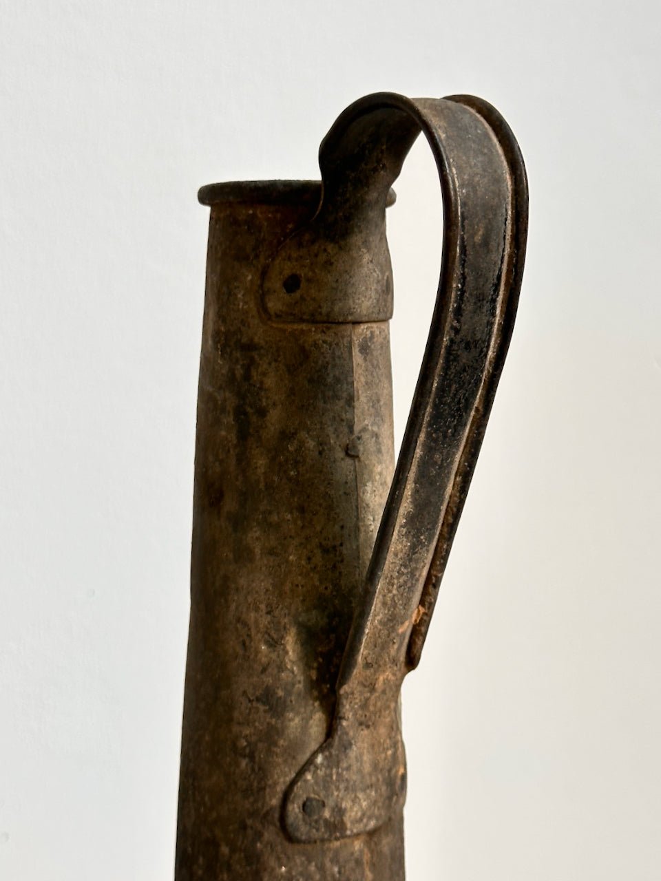 The Corner - Antique Bronze Jug N° 3 - Decoration