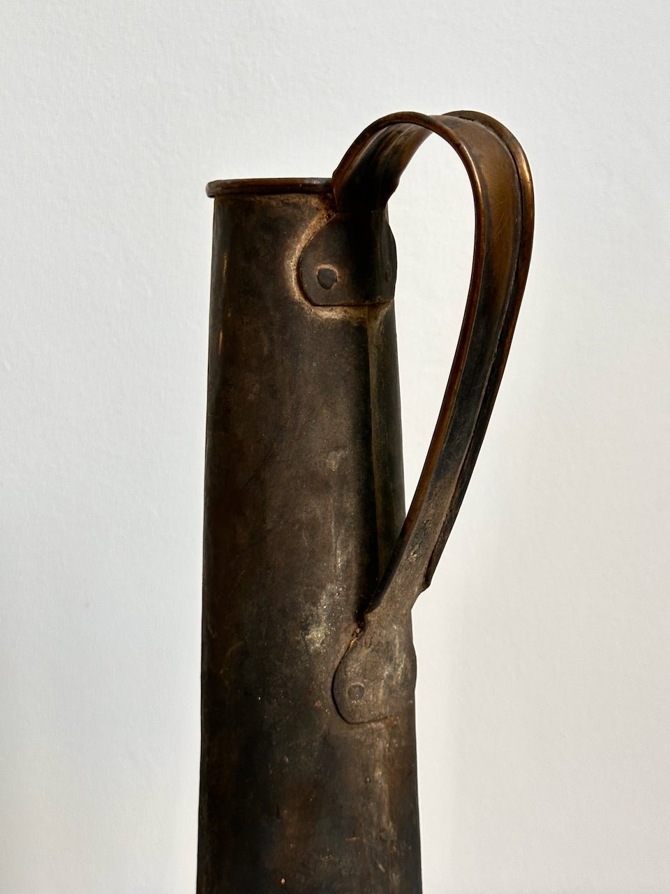 The Corner - Antique Bronze Jug N° 4 - Decoration