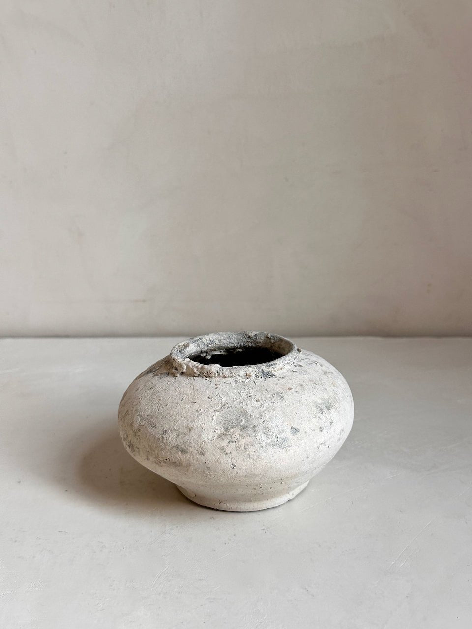 The Corner - Antique ceramic pot N° 10 - Ceramics