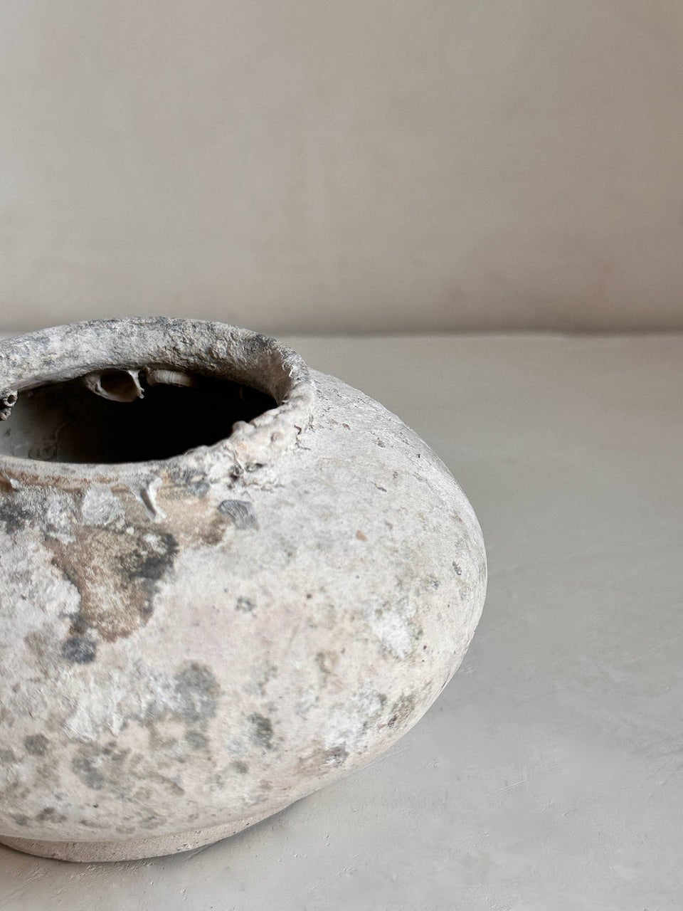 The Corner - Antique ceramic pot N° 10 - Ceramics