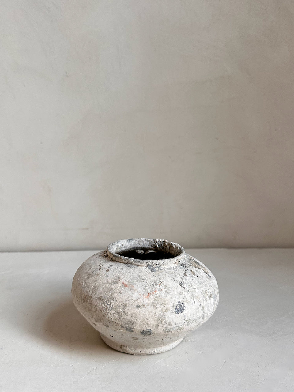 The Corner - Antique ceramic pot N° 10 - Ceramics