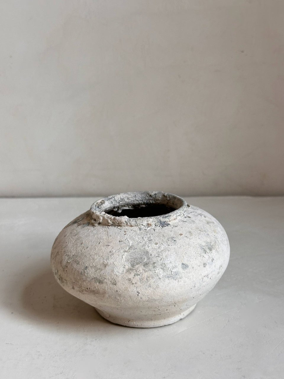 The Corner - Antique ceramic pot N° 10 - Ceramics