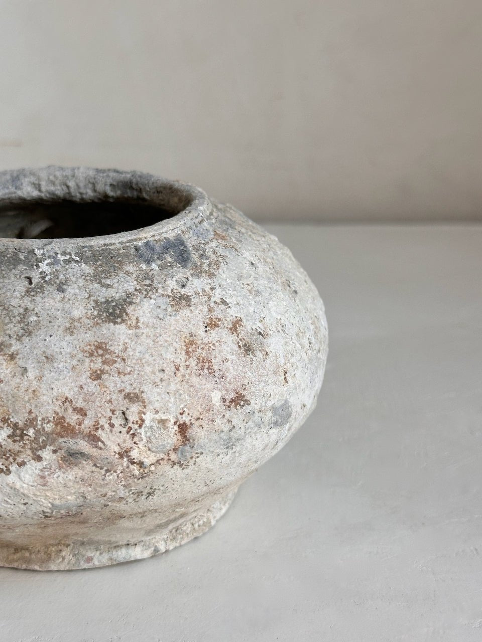 The Corner - Antique ceramic pot N° 11 - Ceramics