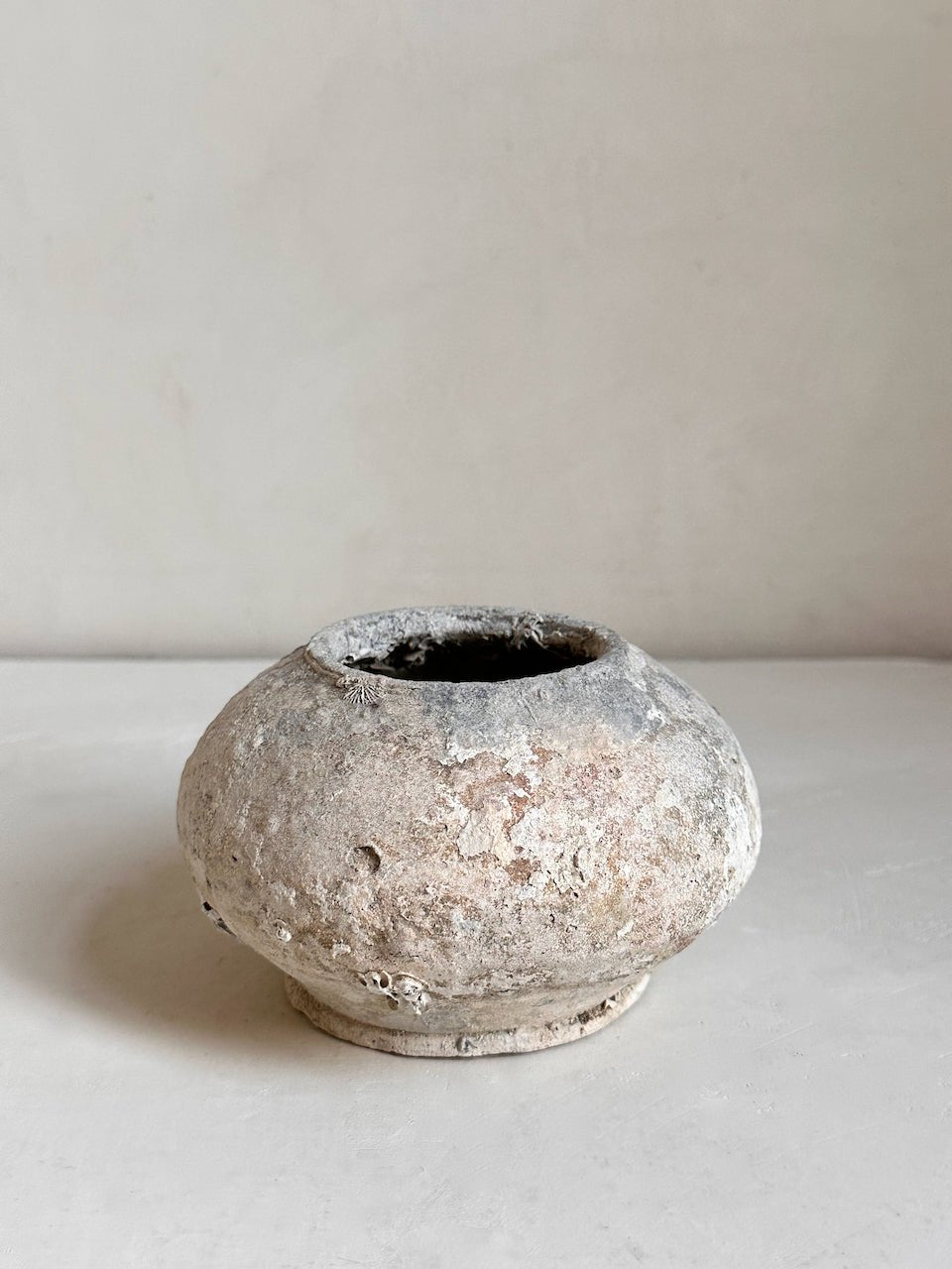 The Corner - Antique ceramic pot N° 11 - Ceramics