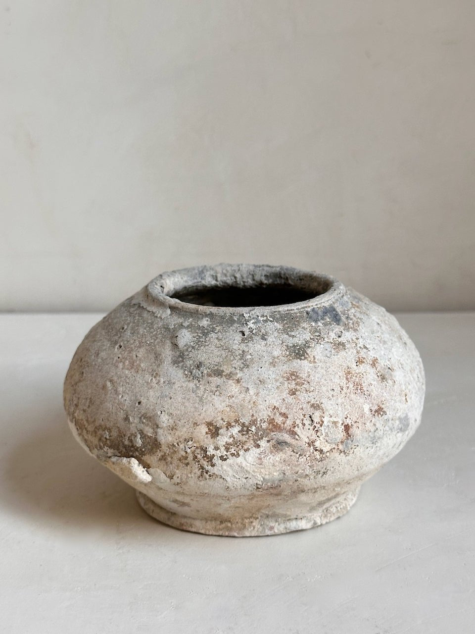 The Corner - Antique ceramic pot N° 11 - Ceramics