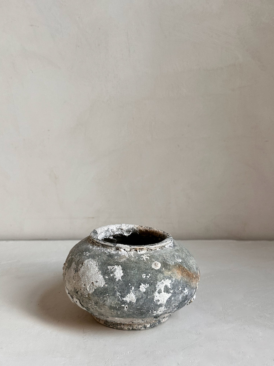 The Corner - Antique ceramic pot N° 12 - Ceramics