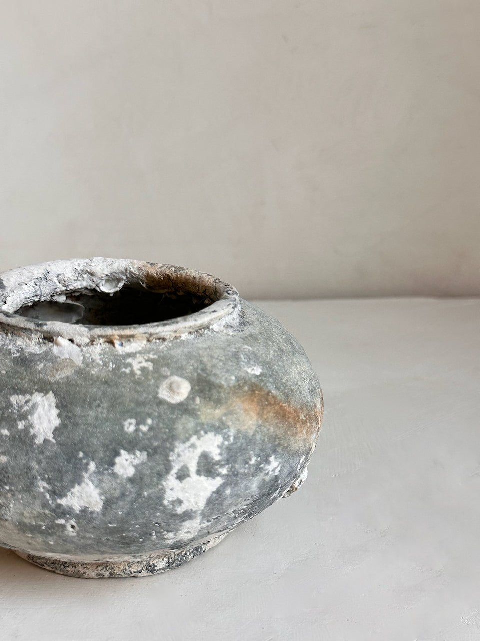The Corner - Antique ceramic pot N° 12 - Ceramics