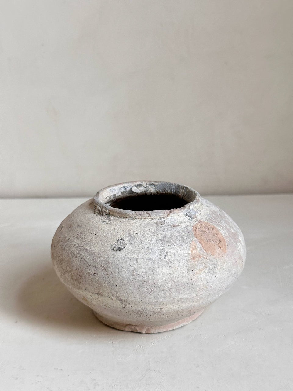 The Corner - Antique ceramic pot N° 8 - Ceramics