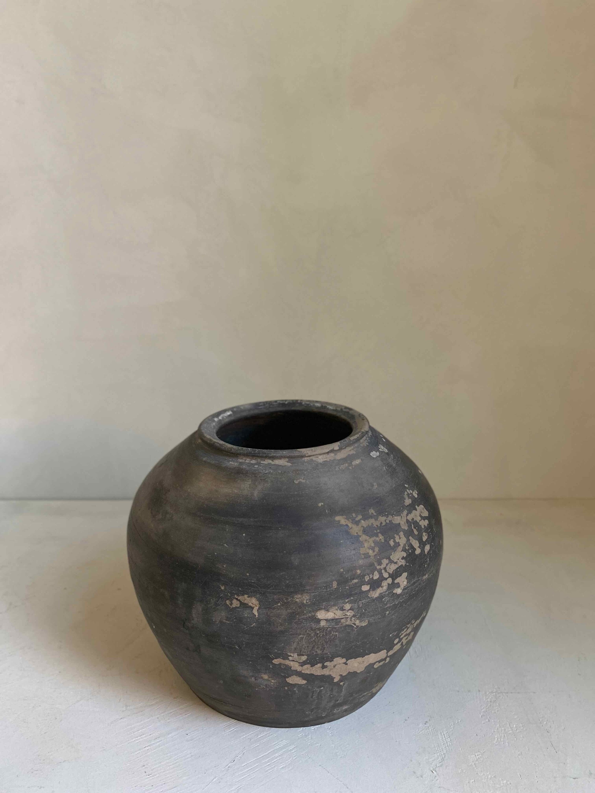 The Corner - Antique pot medium N°15 - 