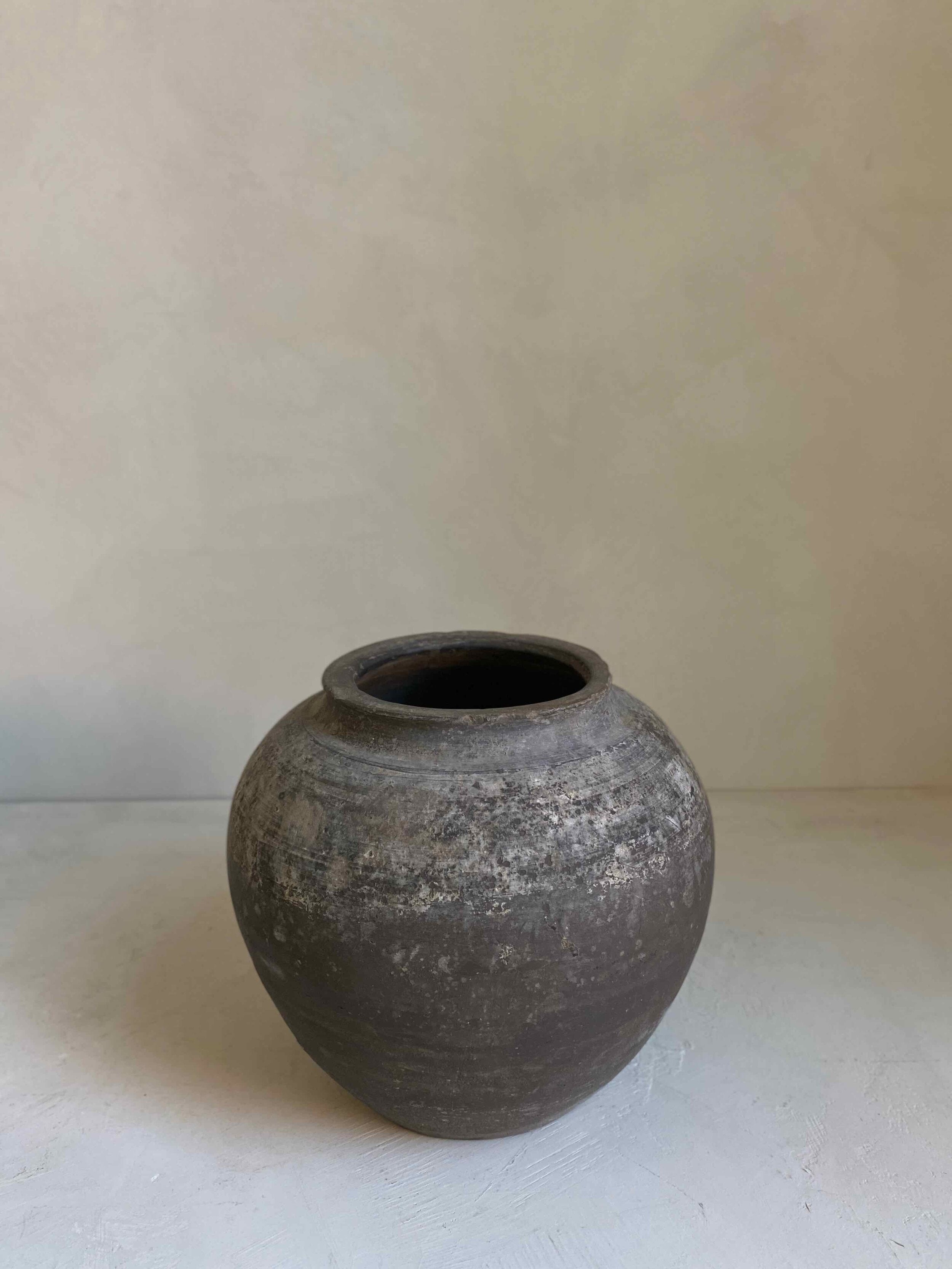 The Corner - Antique pot medium N°16 - 