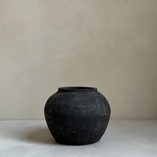 The Corner - Antique pot N° 131 - 