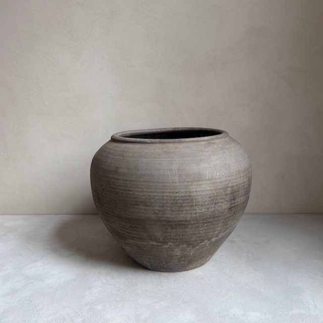 The Corner - Antique pot N° 133 - 