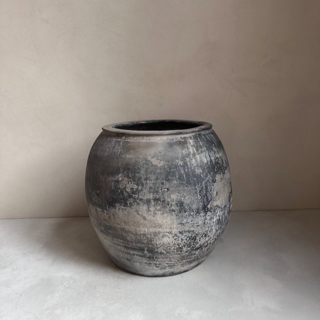 The Corner - Antique pot N° 136 - 