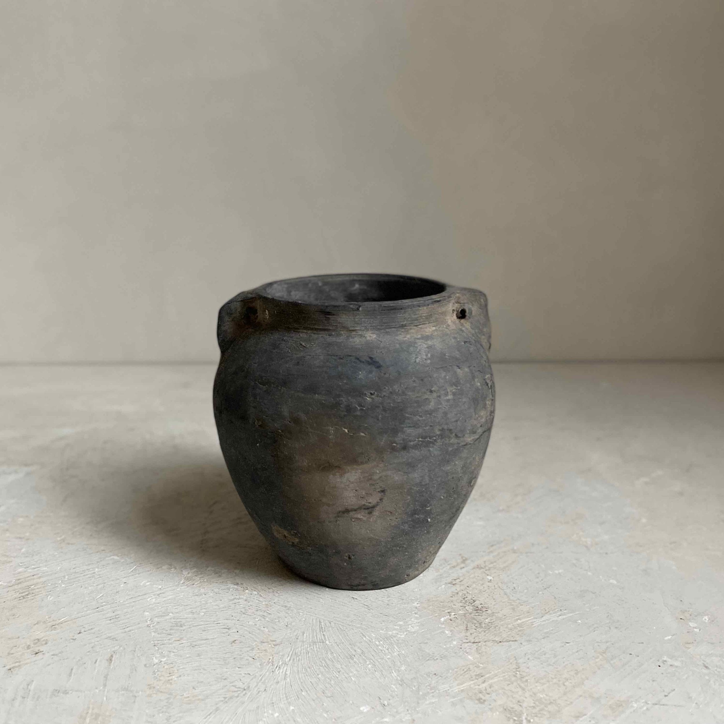 The Corner - Antique pot N° 28 - 
