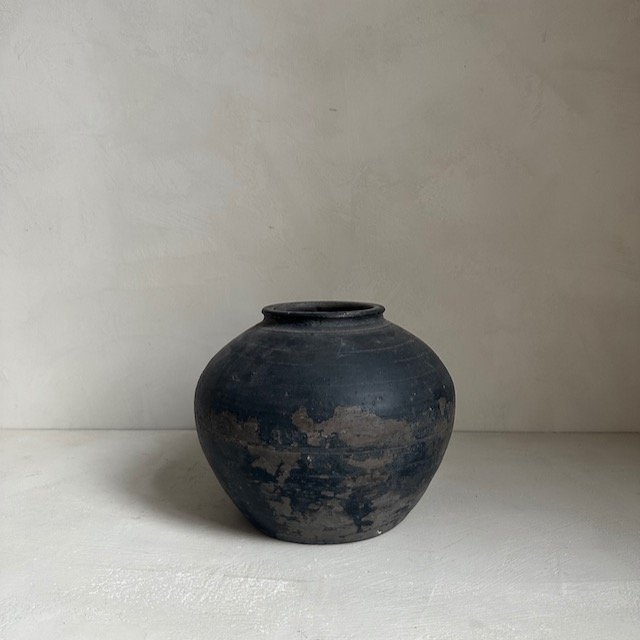 The Corner - Antique pot No 111 - 