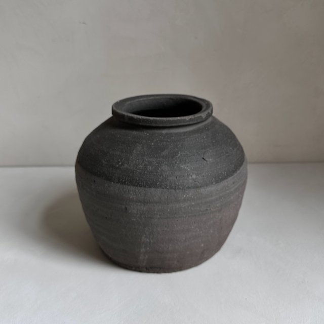 The Corner - Antique pot No 141 - 