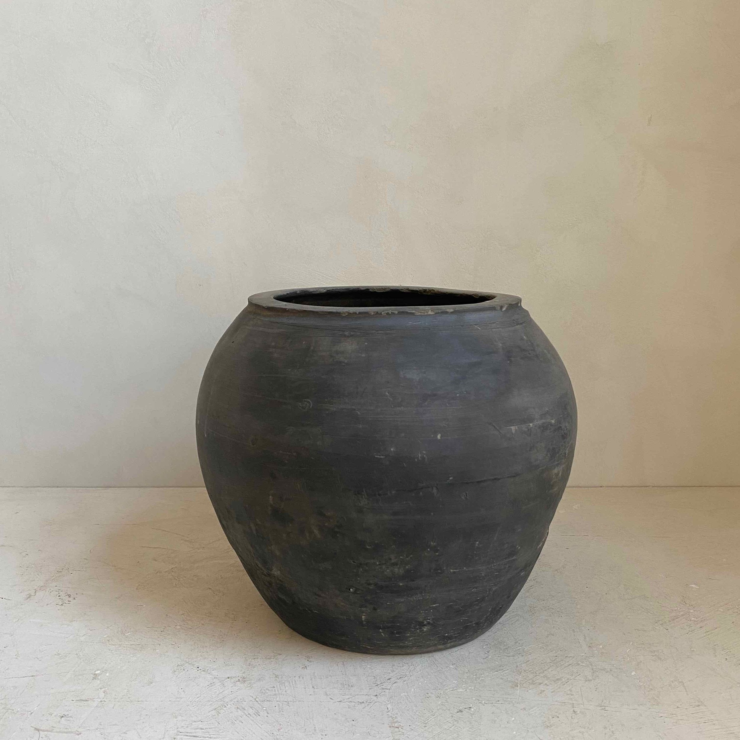 The Corner - Antique pot No 27 - 