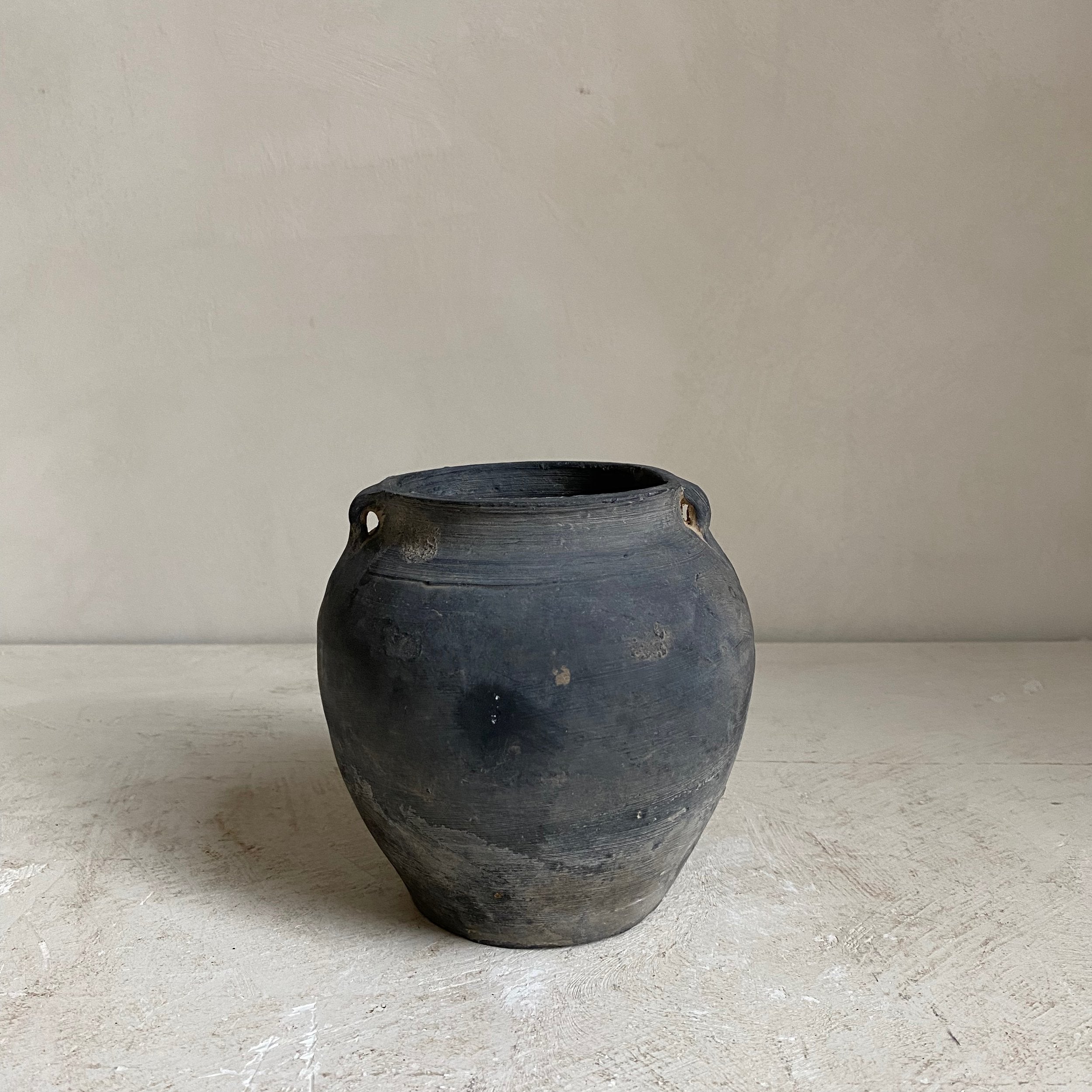 The Corner - Antique pot No 40 - 