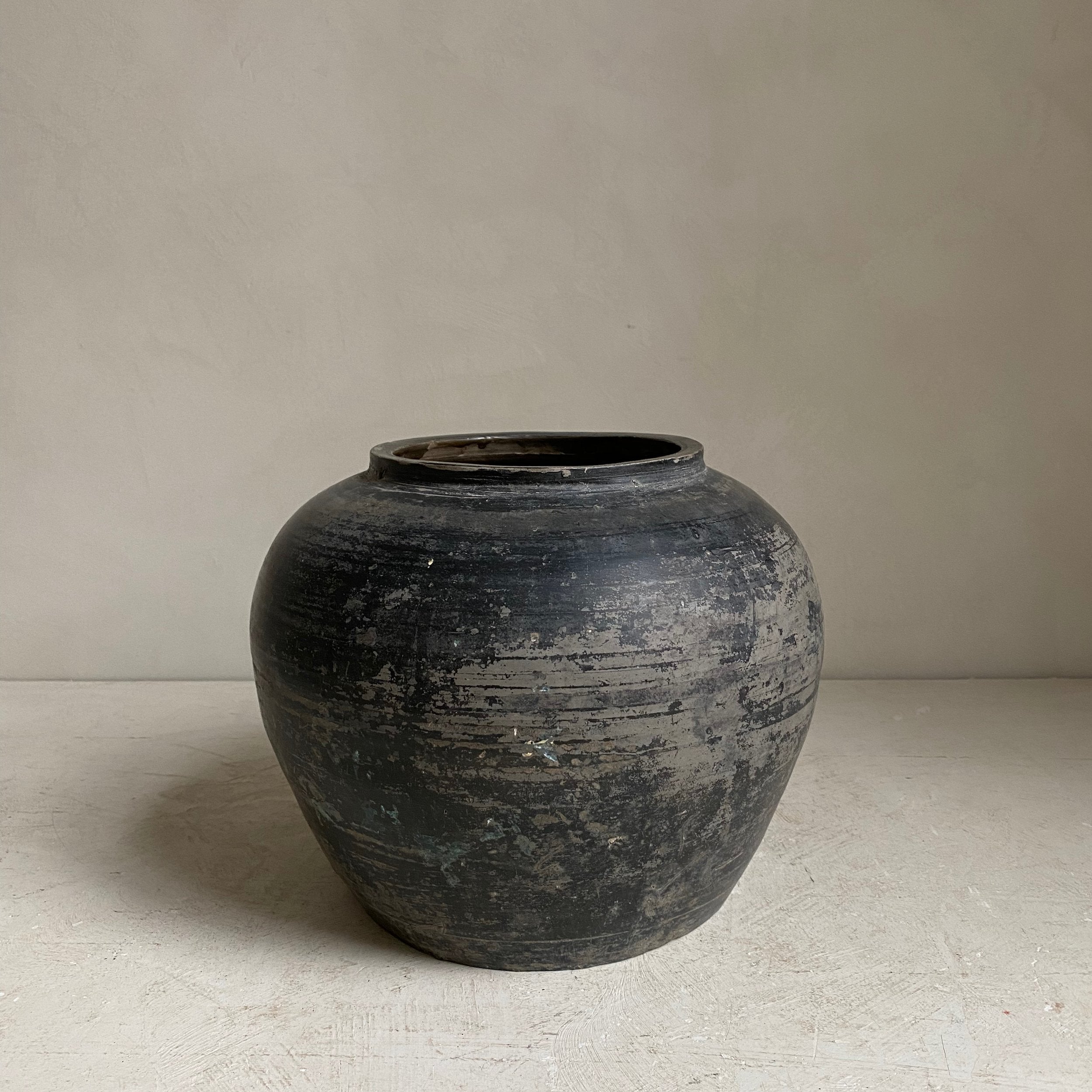 The Corner - Antique pot No 45 - 