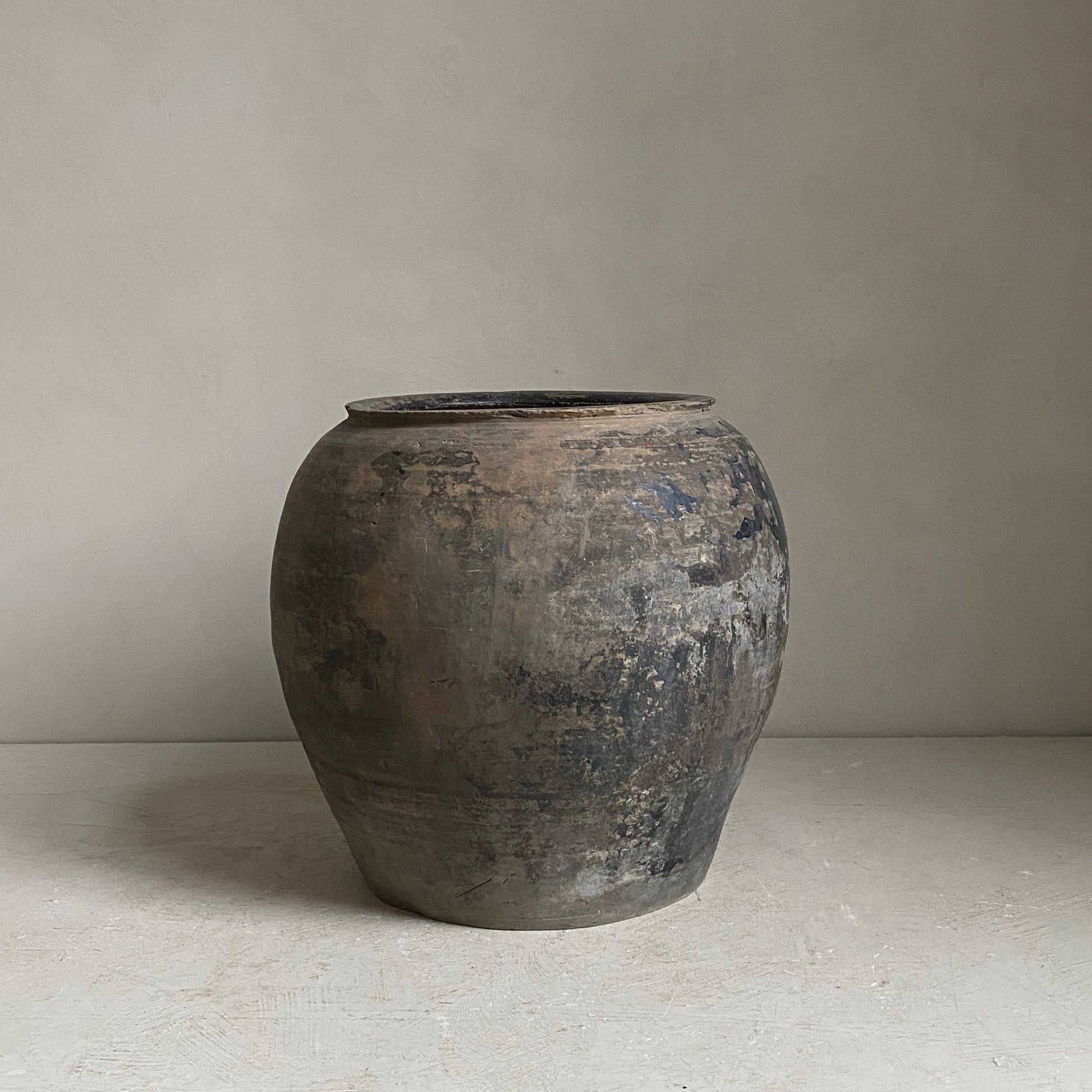 The Corner - Antique pot No 47 - 