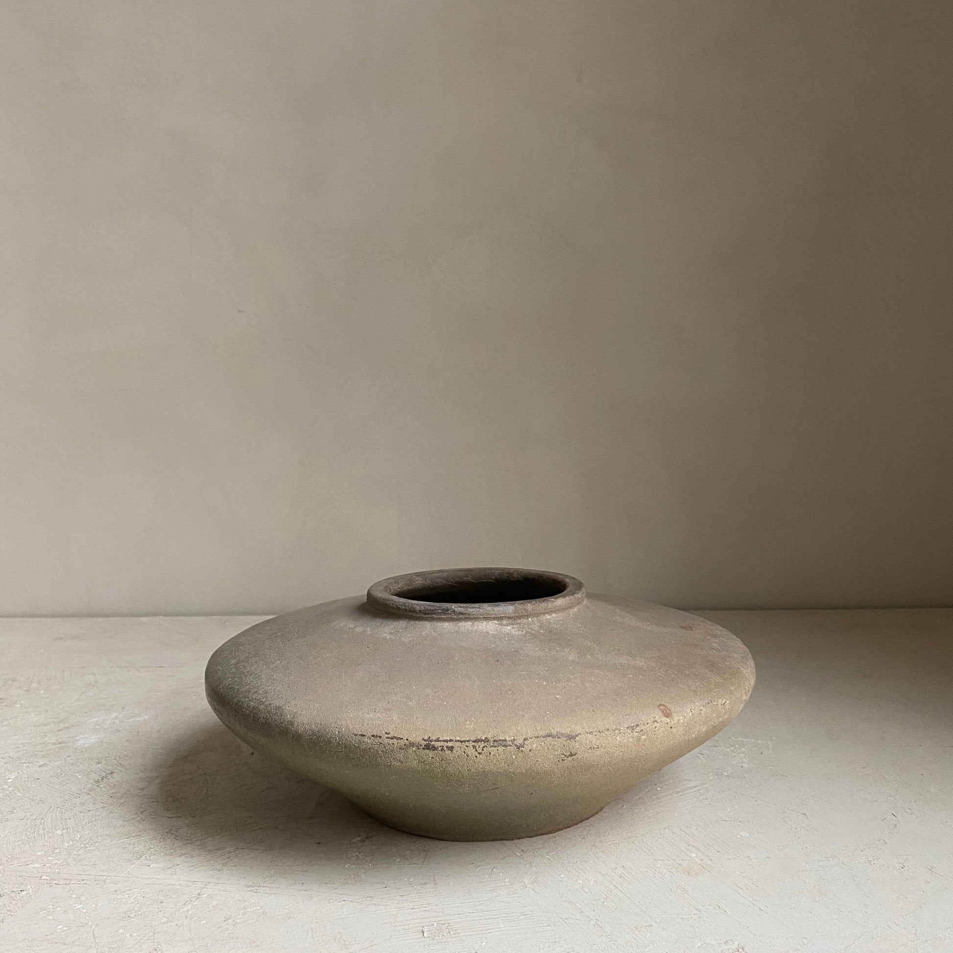 The Corner - Antique pot No 50 - 