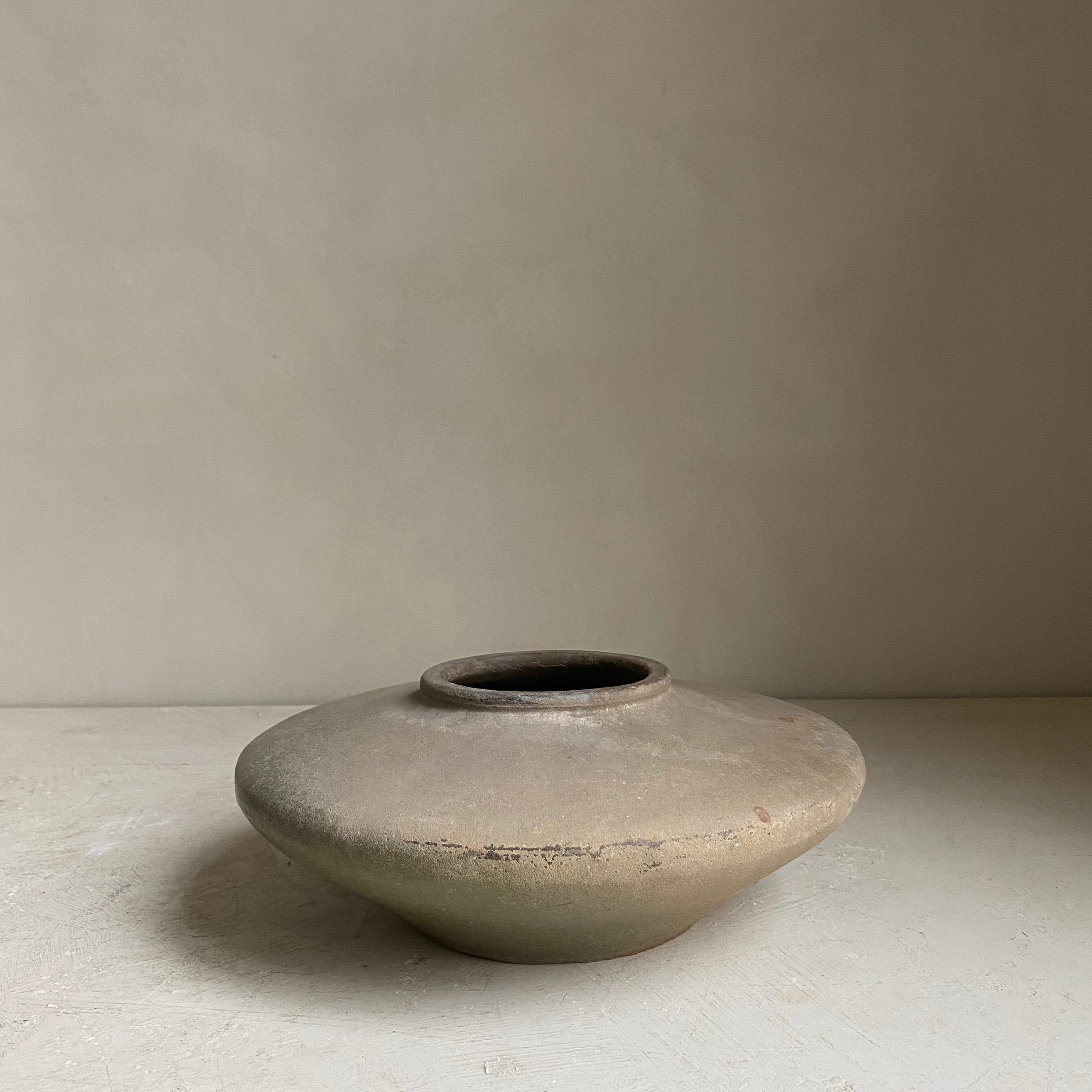 The Corner - Antique pot No 50 - 