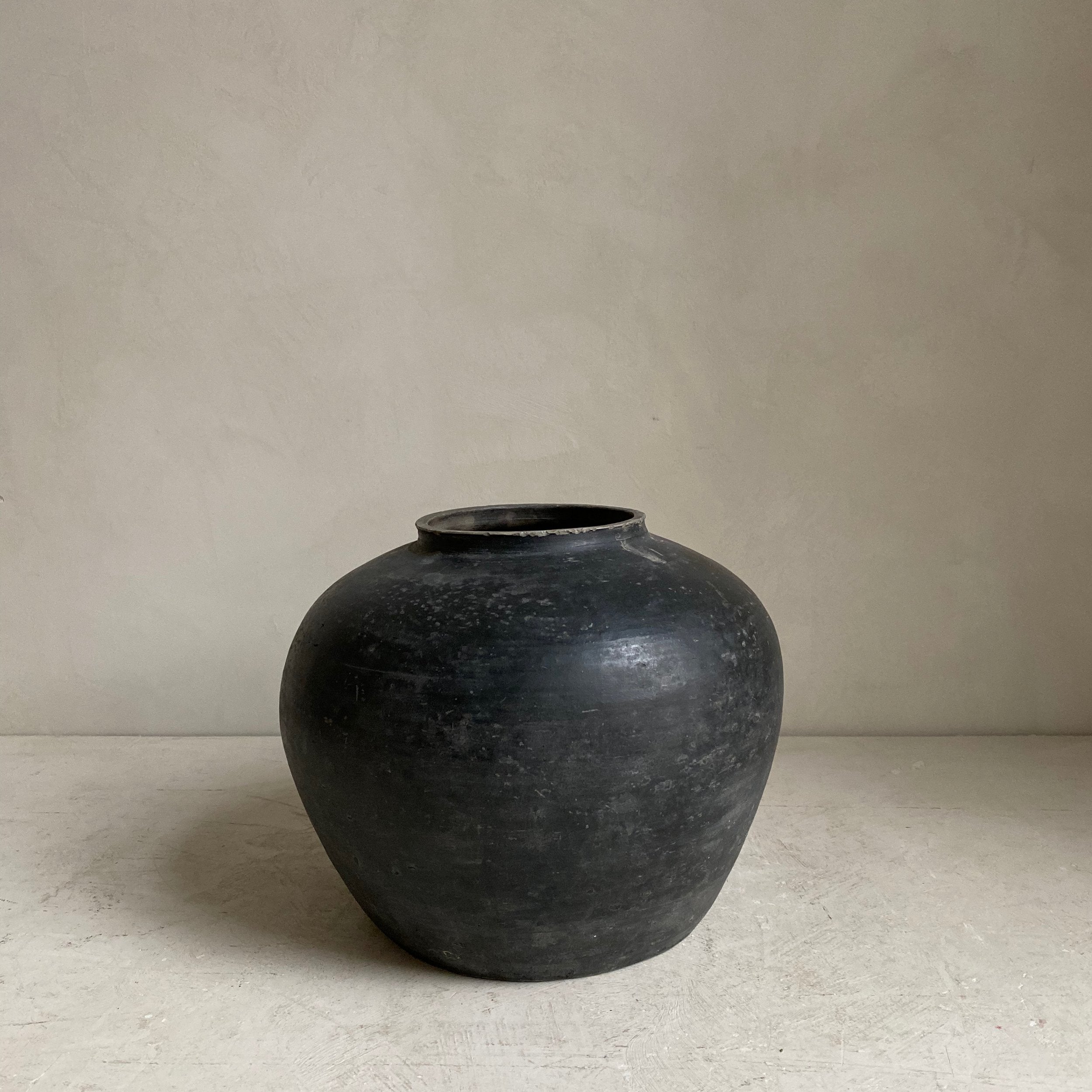 The Corner - Antique pot No 52 - 