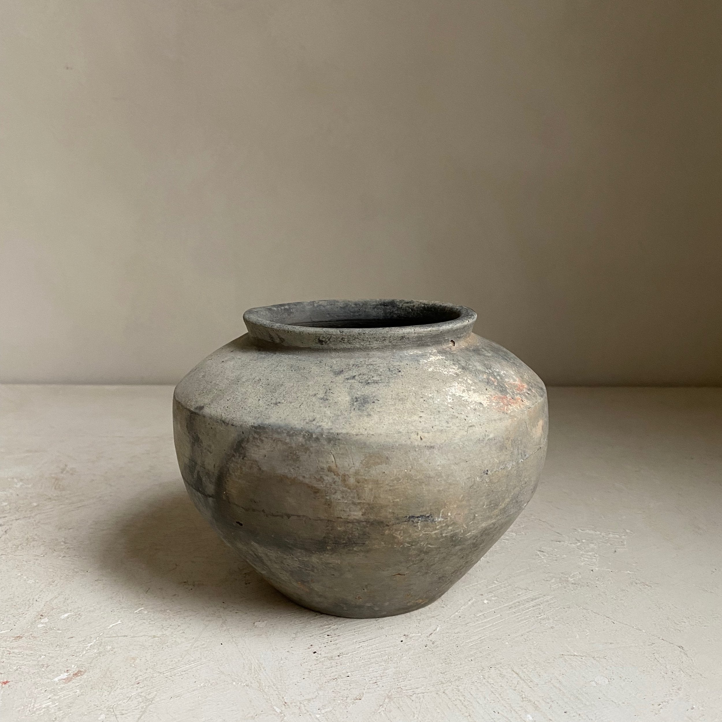 The Corner - Antique pot No 53 - 