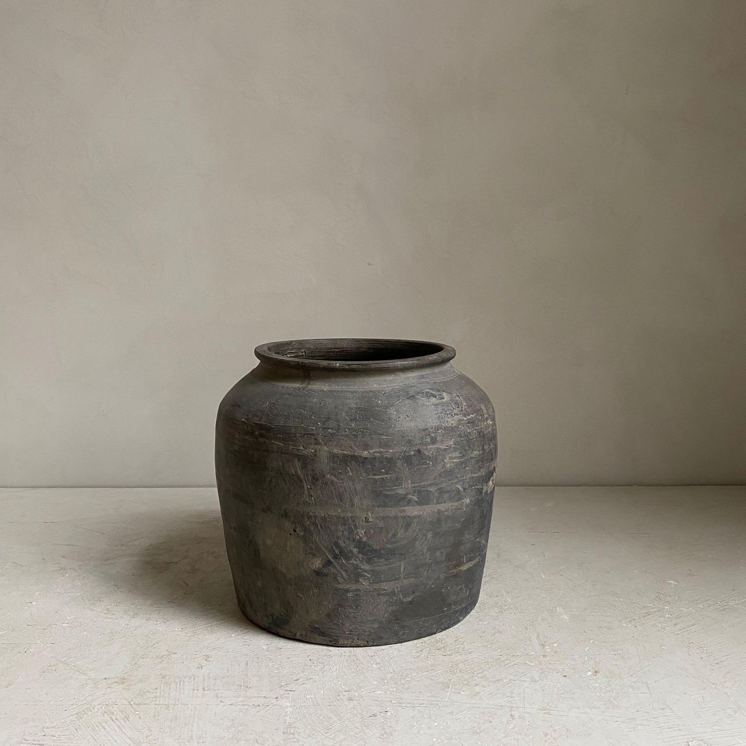 The Corner - Antique pot No 54 - 