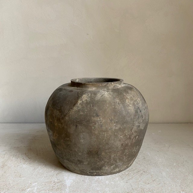 The Corner - Antique pot No 67 - 