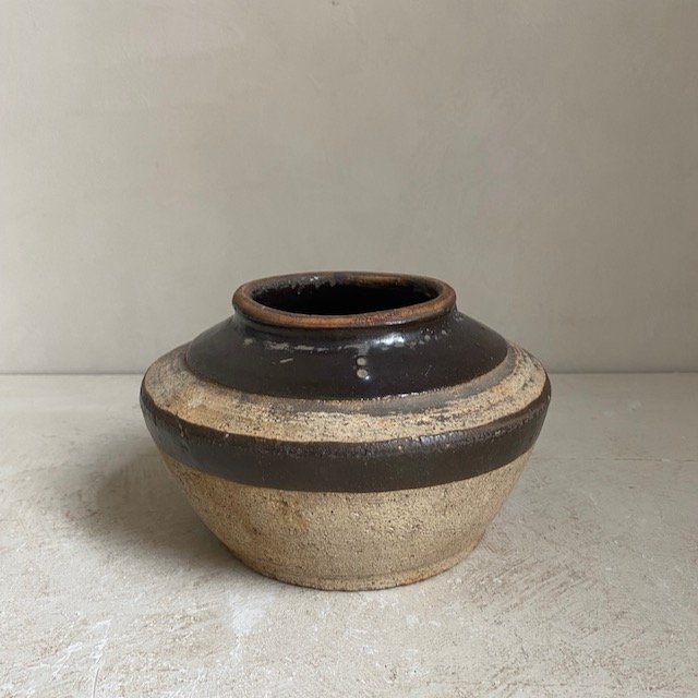 The Corner - Antique pot No 69 - 