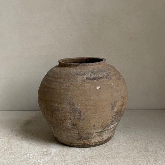 The Corner - Antique pot No 70 - 