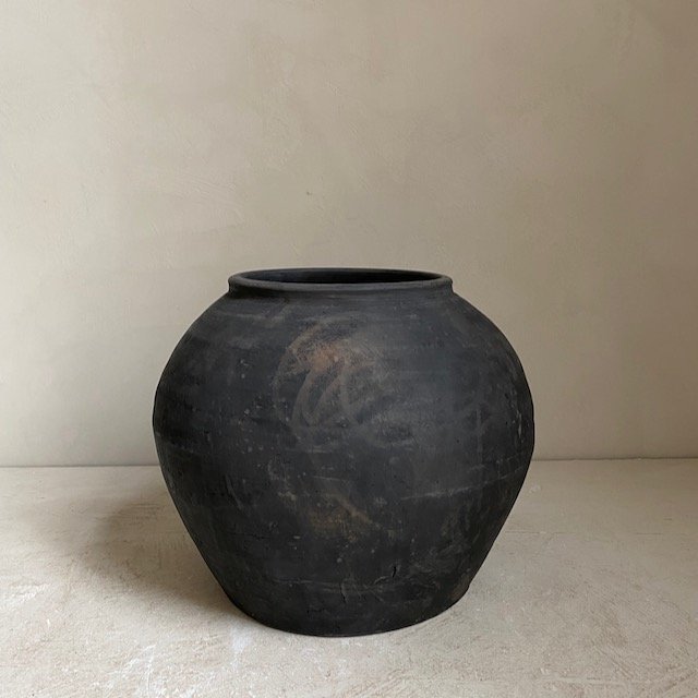 The Corner - Antique pot No 71 - 