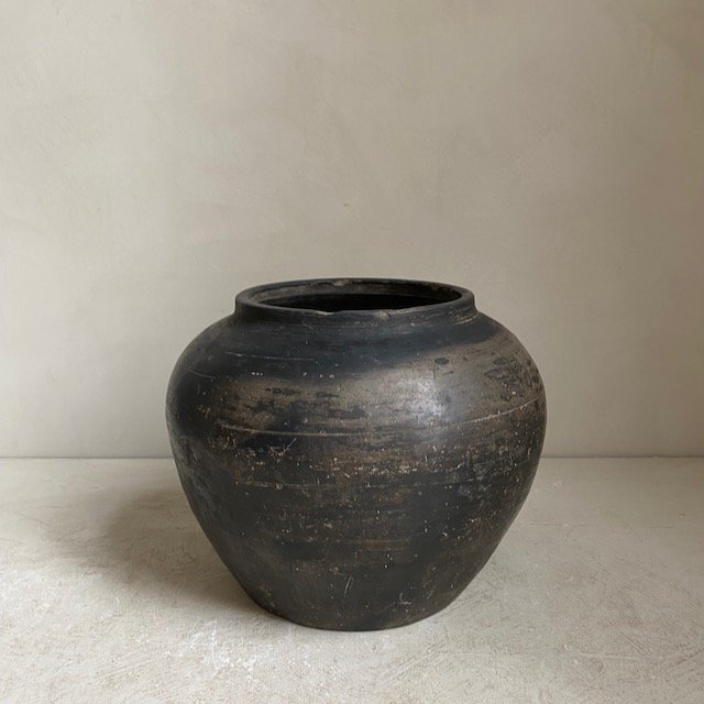 The Corner - Antique pot No 72 - 
