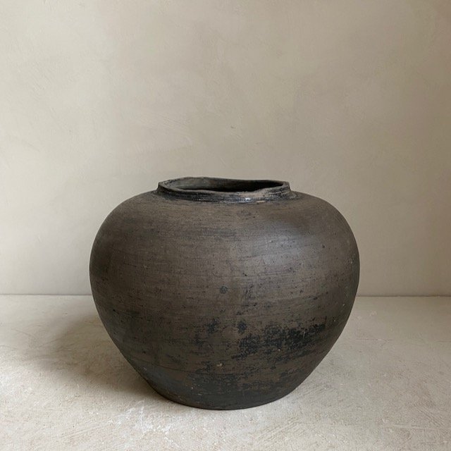 The Corner - Antique pot No 73 - 