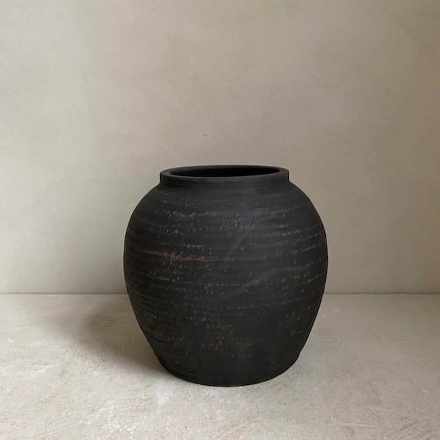 The Corner - Antique pot No 74 - 