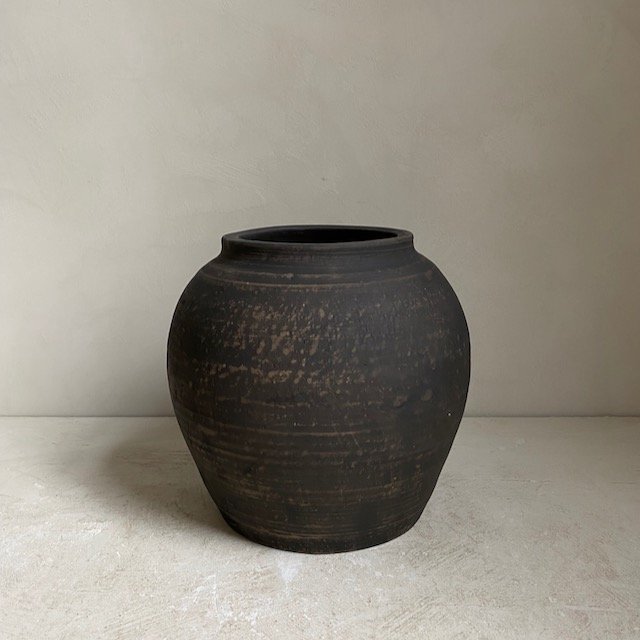 The Corner - Antique pot No 75 - 