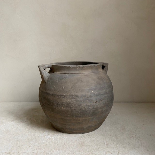 The Corner - Antique pot No 76 - 