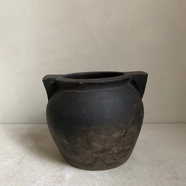 The Corner - Antique pot No 78 - 