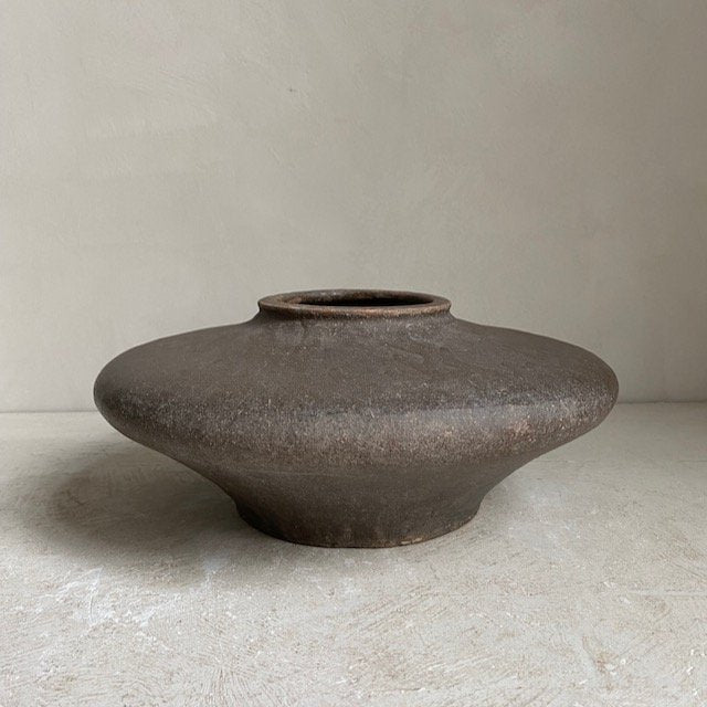 The Corner - Antique pot No 81 - 