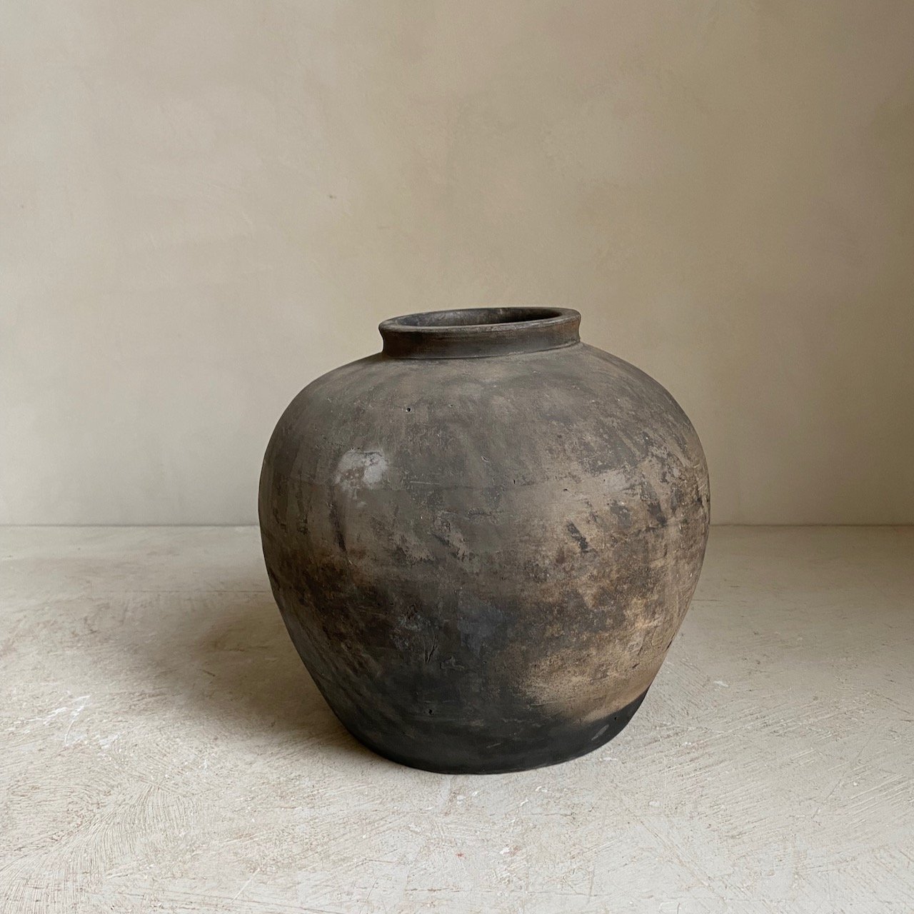 The Corner - Antique pot No 83 - 
