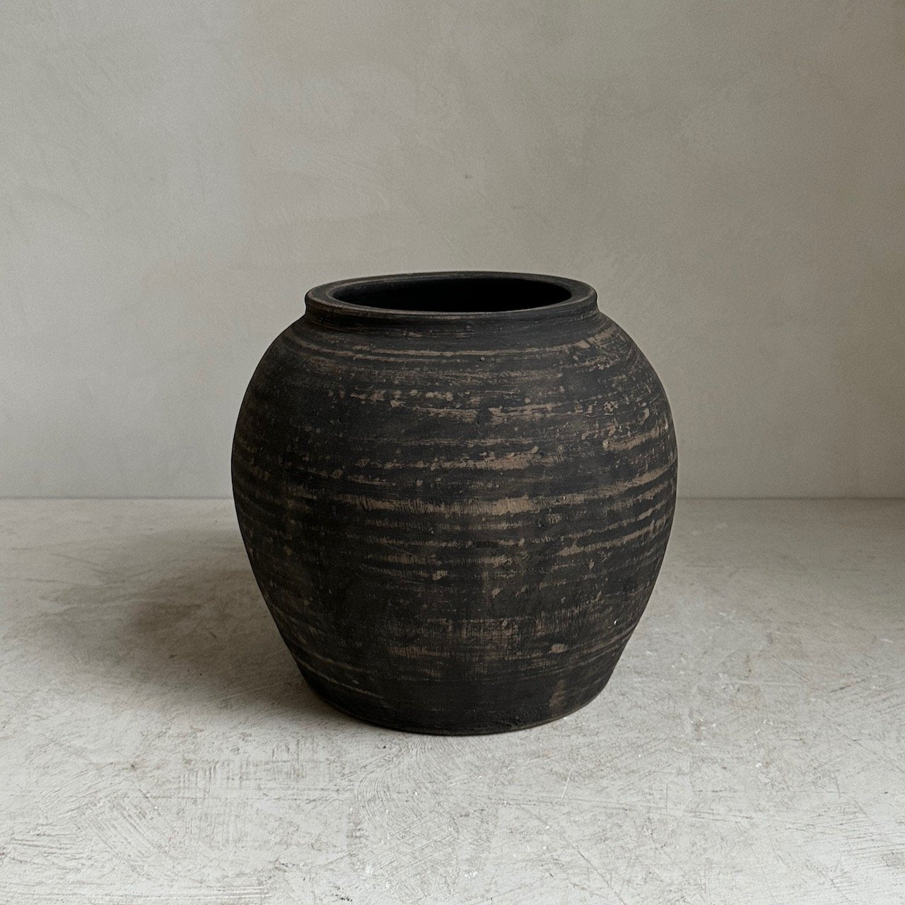 The Corner - Antique pot No 87 - 