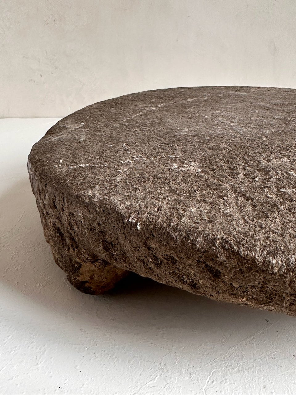 The Corner - Antique stone board N° 17 - Table & Kitchenware