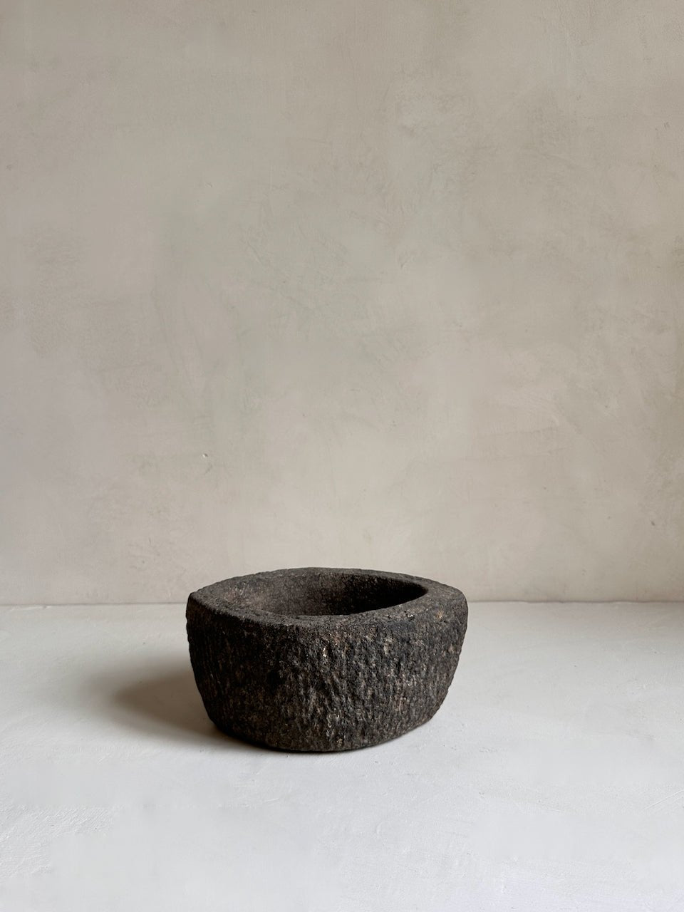 The Corner - Antique stone bowl N° 52 - Table & Kitchenware