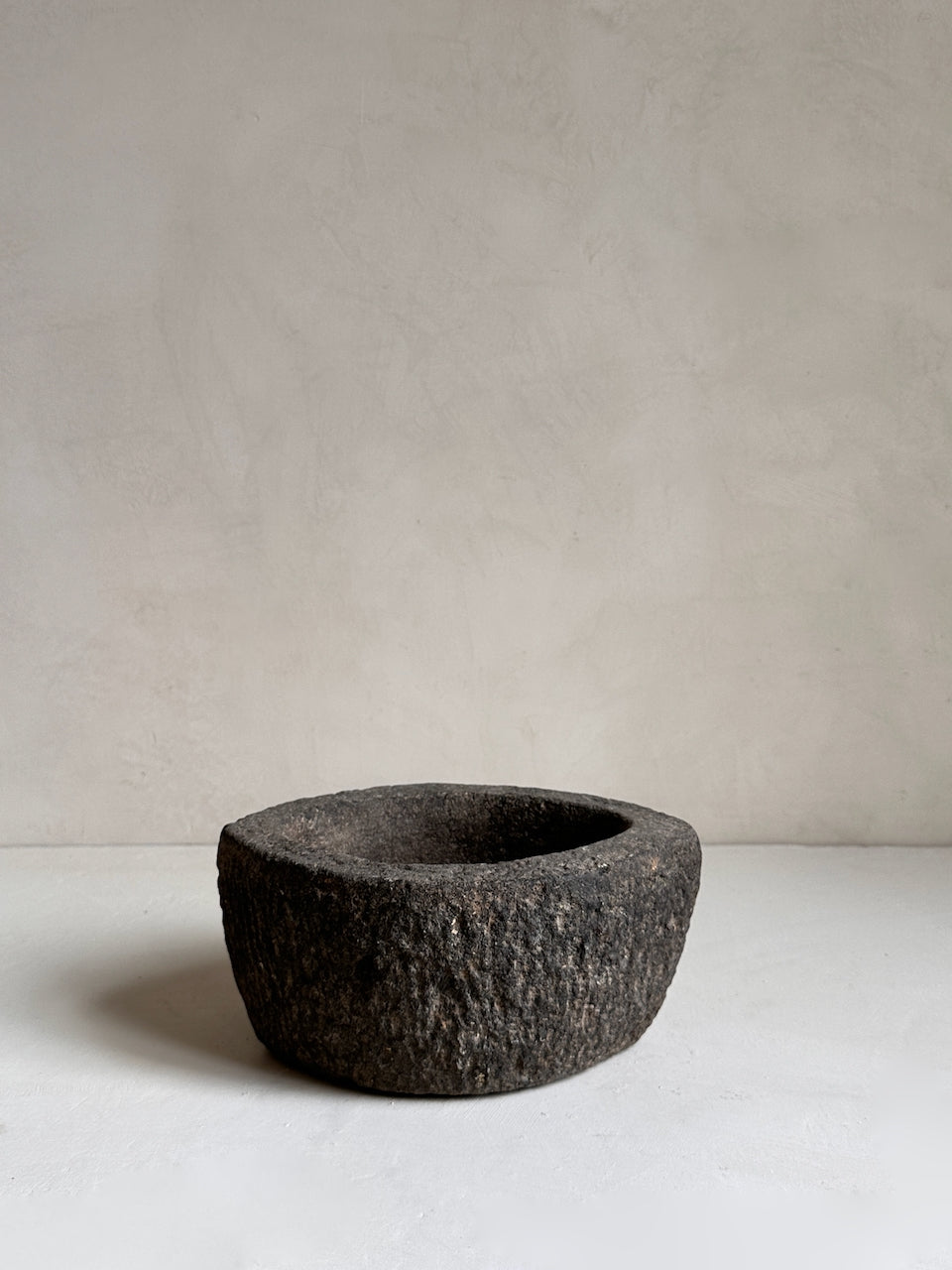 The Corner - Antique stone bowl N° 52 - Table & Kitchenware