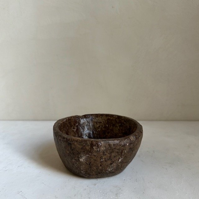 The Corner - Antique stone bowl N° 1 - Table & Kitchenware