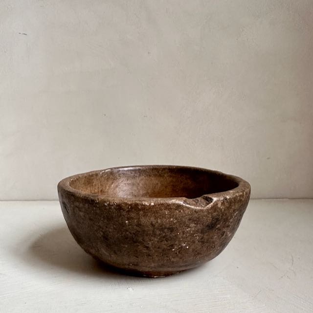 The Corner - Antique stone bowl N° 13 - Table & Kitchenware
