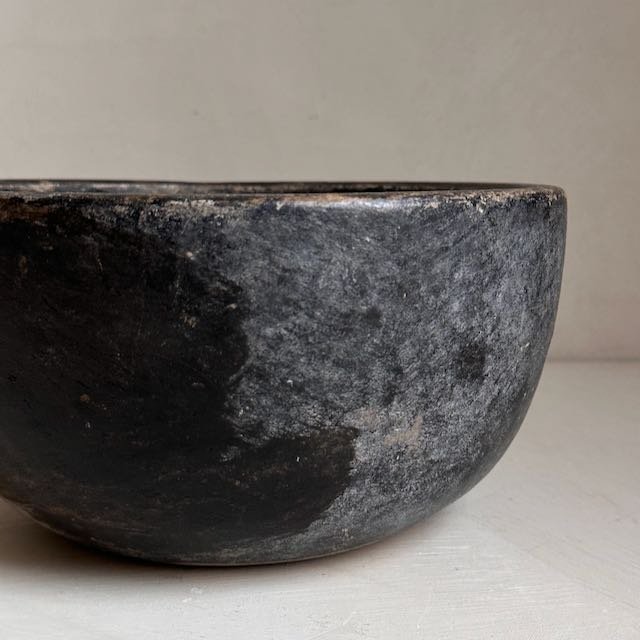 The Corner - Antique stone bowl n° 15 - Table & Kitchenware