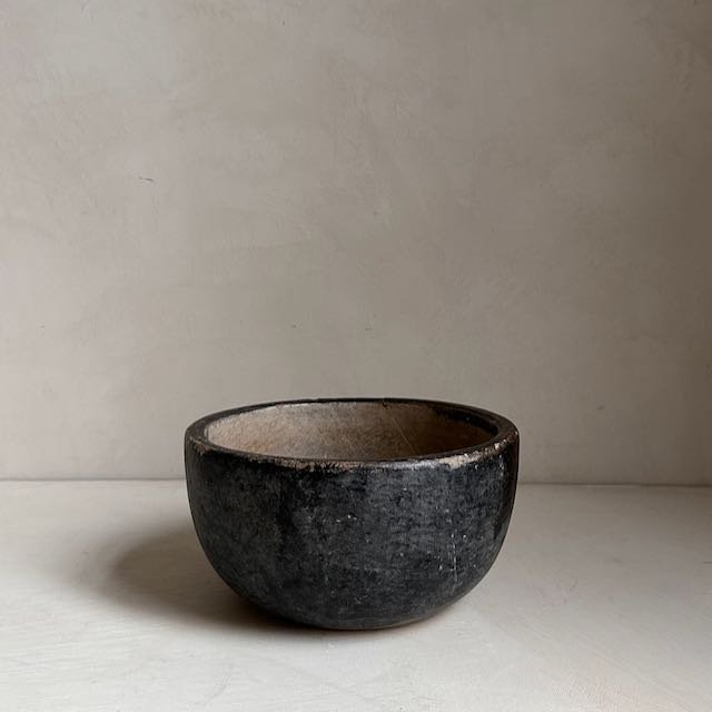 The Corner - Antique stone bowl n° 15 - Table & Kitchenware