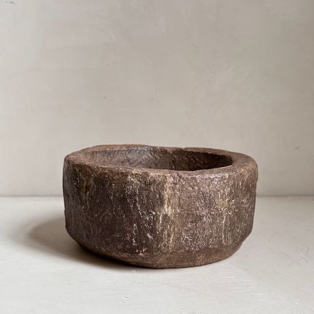 The Corner - Antique stone bowl N° 16 - Table & Kitchenware